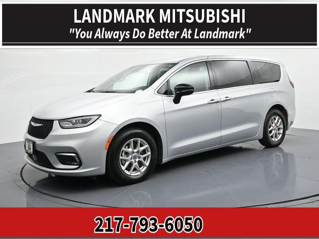 2024 Chrysler Pacifica Touring L's photo