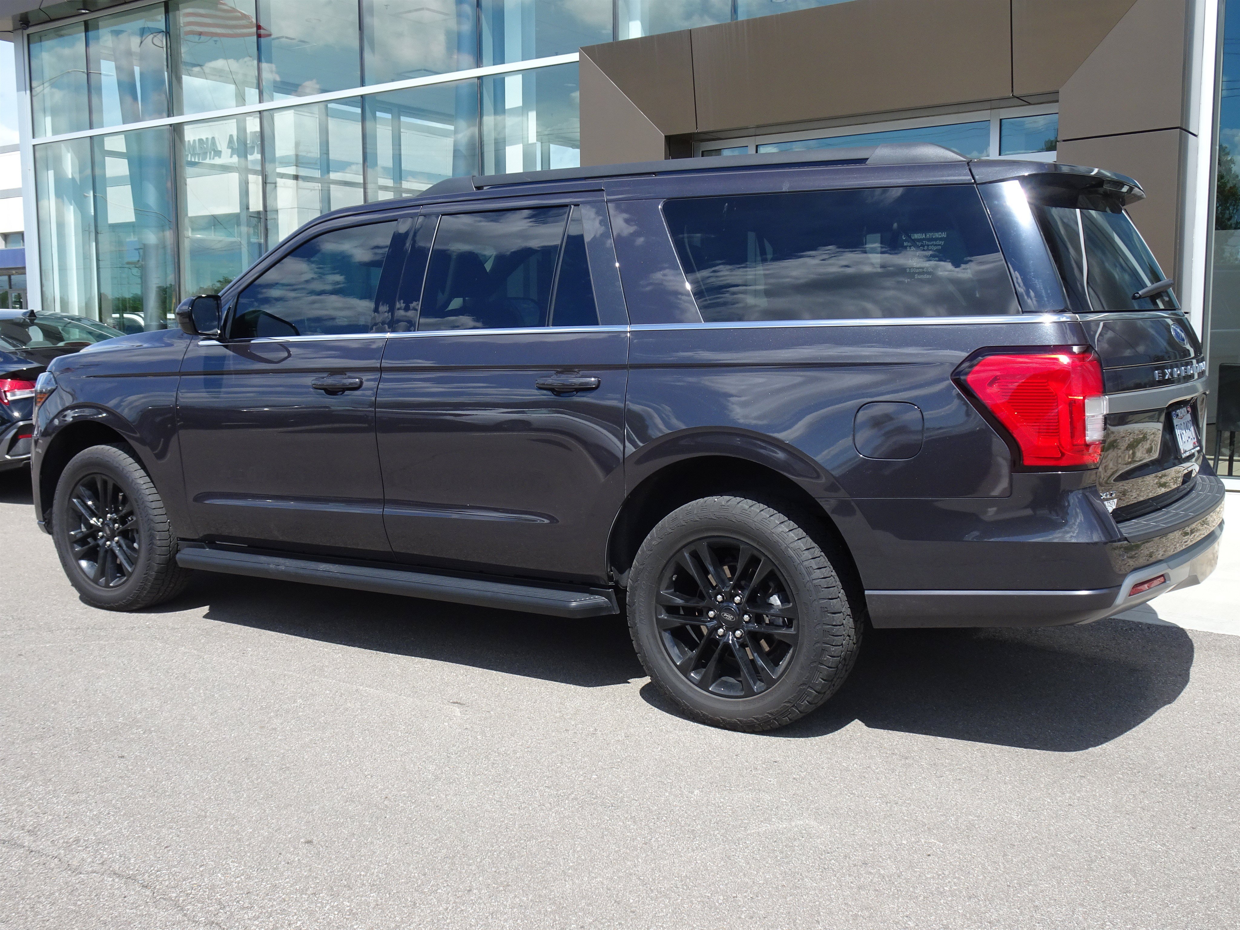 Used 2024 Dark Matter Gray Metallic Ford XLT image 3