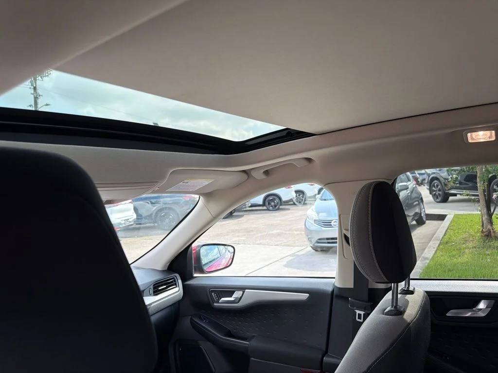 Used 2020 Red Ford SE image 14