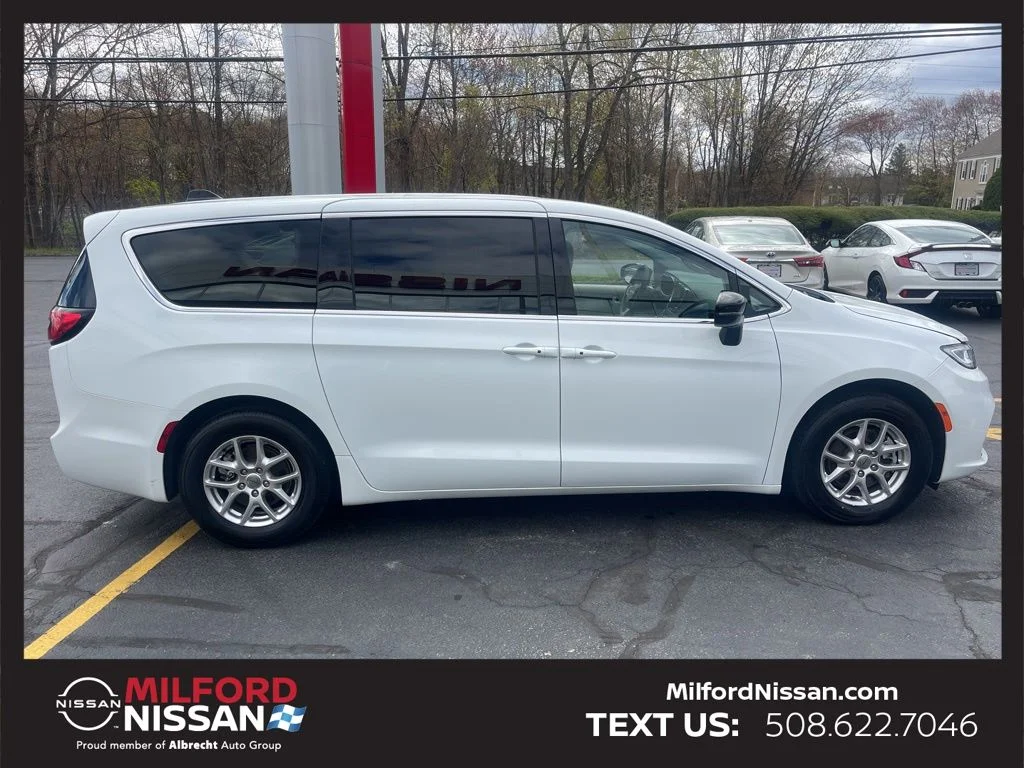 Used 2024 White Chrysler Touring L image 6