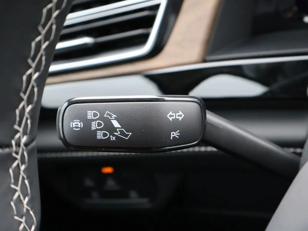 New 2026 Black Volkswagen 2.0T SE w/Technology image 25