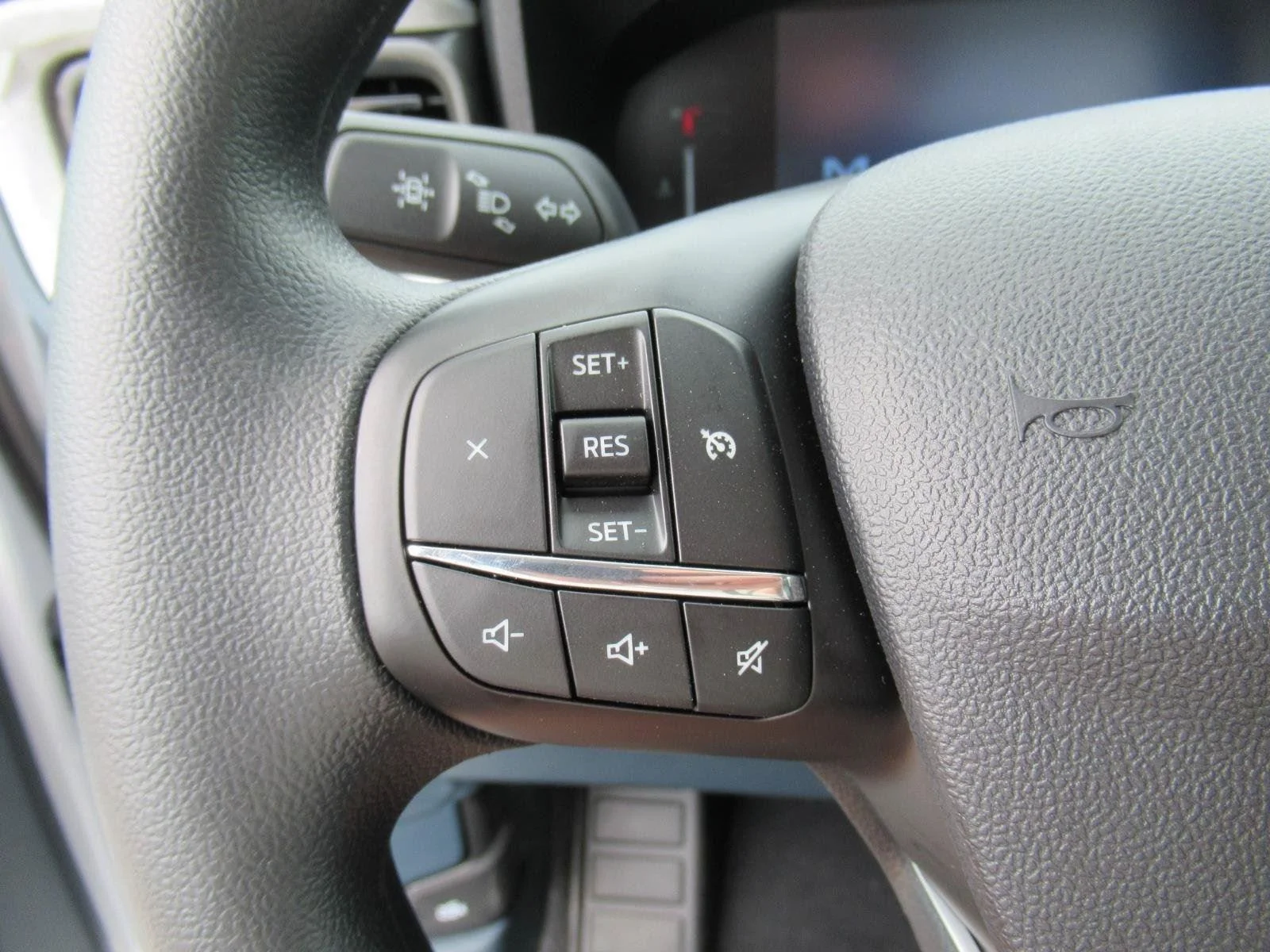 New 2026 Space White Metallic Ford XLT image 22
