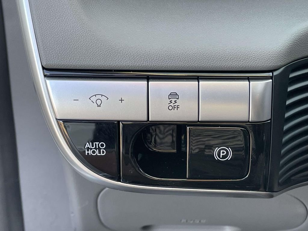 Certified Used 2024 Atlas White Hyundai SE image 9