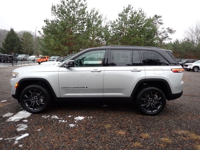 New 2025 Silver Zynith Exterior Paint Jeep Limited image 2