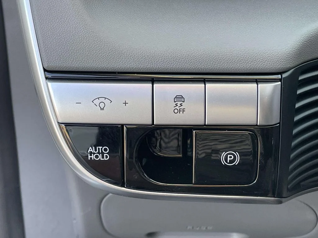 Used 2024 Atlas White Hyundai SE image 9