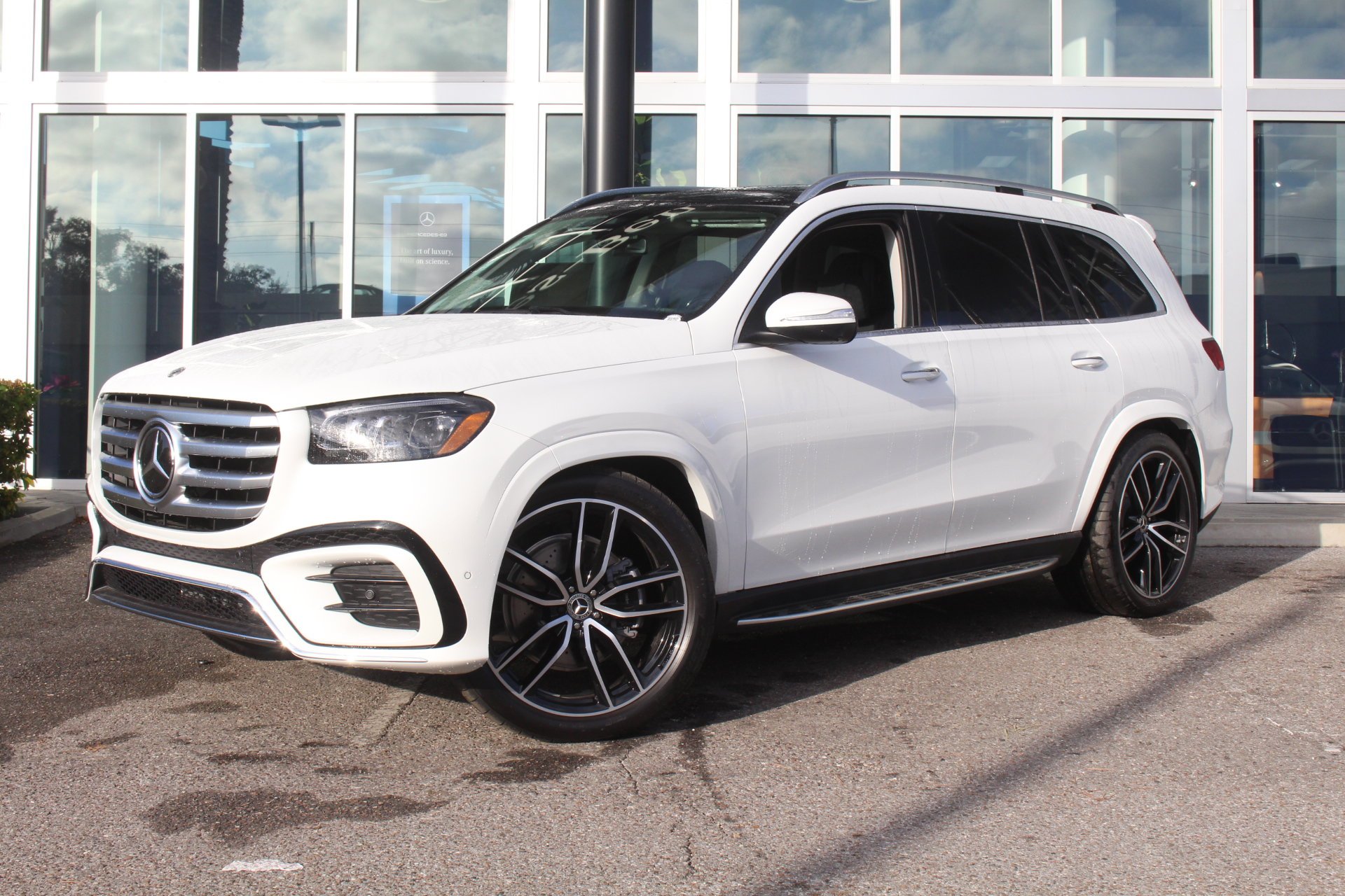 New 2026 MANUFAKTUR Moonlight White Metallic Mercedes-Benz GLS 450 image 32