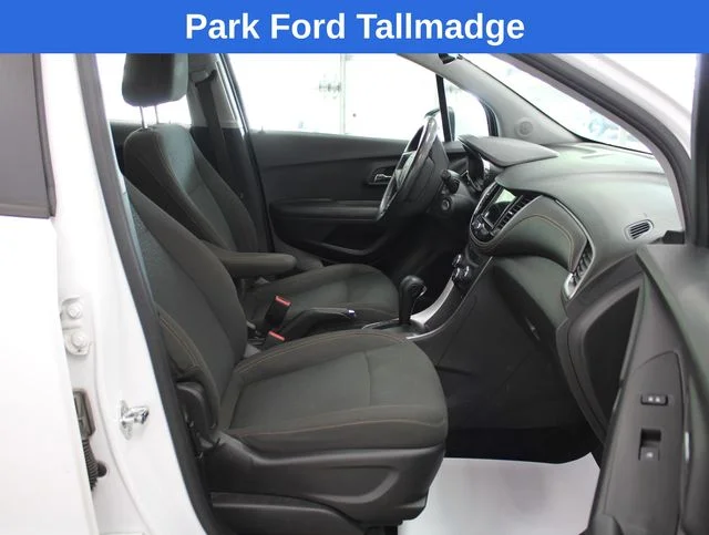 Used 2018 Summit White Chevrolet LS image 22