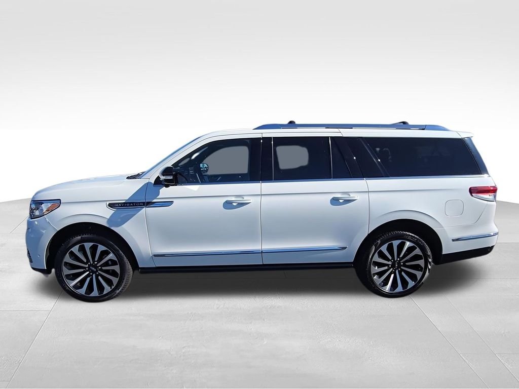 Used 2024 White Lincoln Reserve image 5