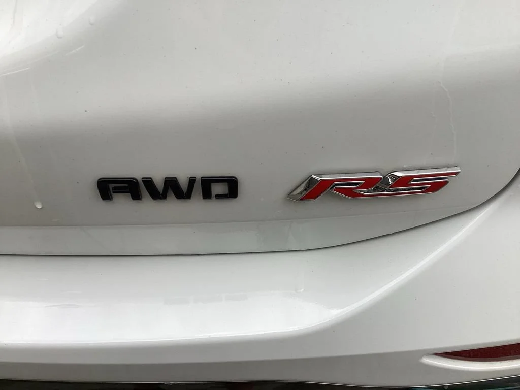Used 2022 Summit White Chevrolet RS image 18