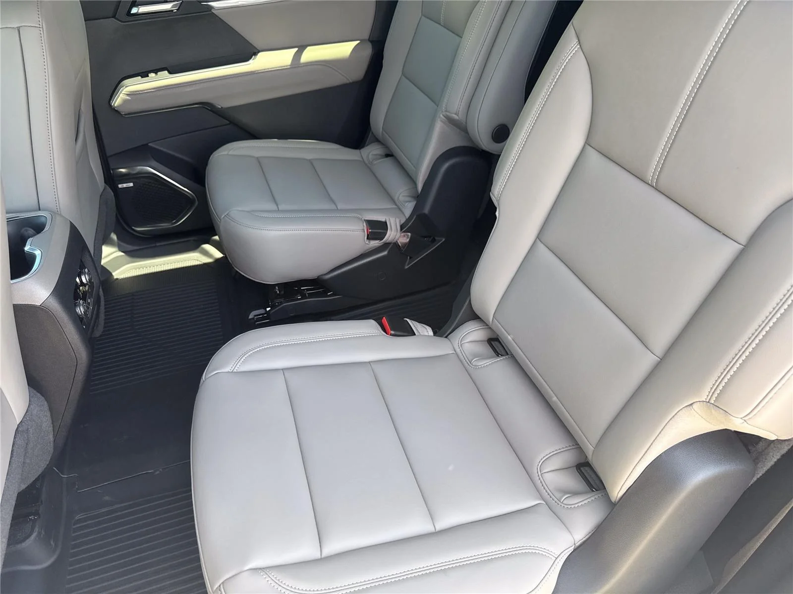 New 2026 Summit White GMC Elevation image 31