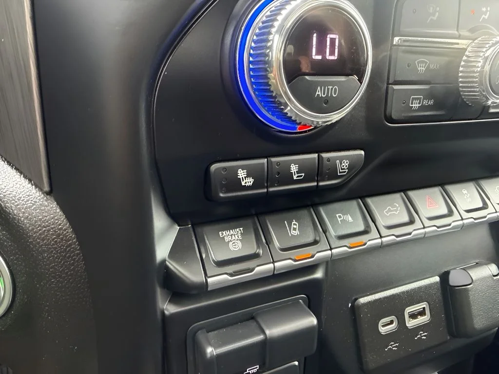 Used 2021 White GMC Denali image 13
