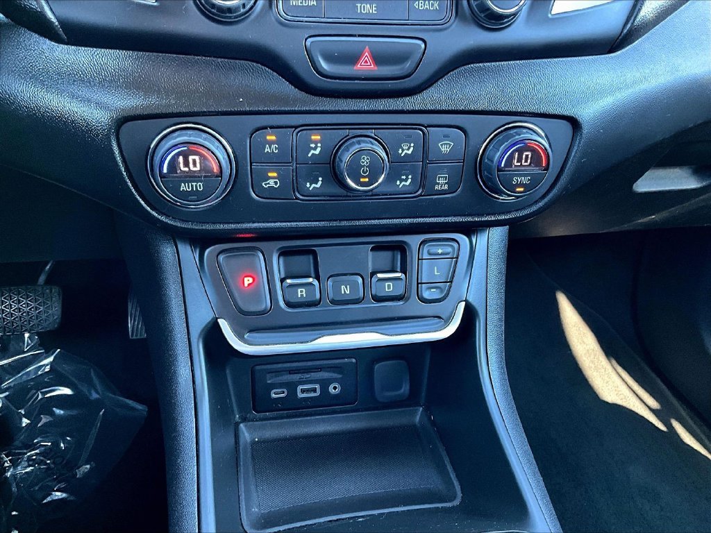 Used 2018 White GMC Denali image 16