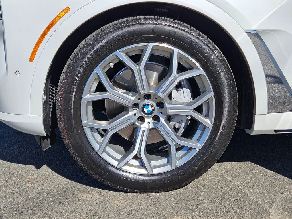 Used 2026 Mineral White Metallic BMW xDrive40i image 44