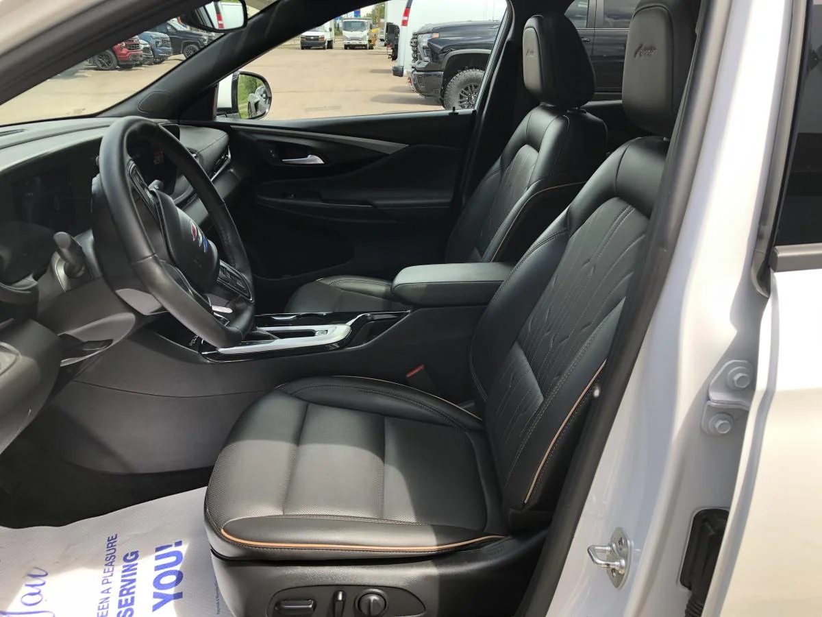 Used 2024 White Buick FWD 4dr Avenir image 12