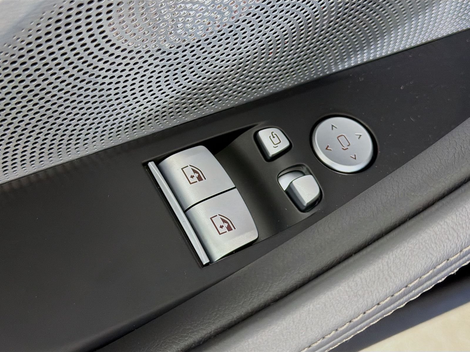 2026 BMW 8 Series 840i - Photo 18