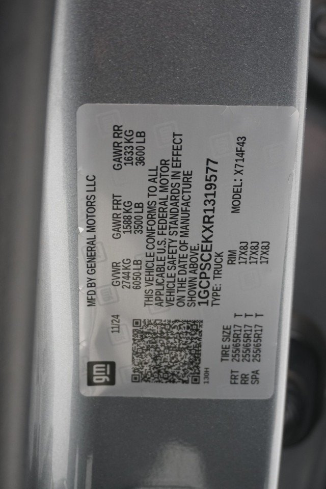 Used 2024 SILVER Chevrolet 2WD LT image 40