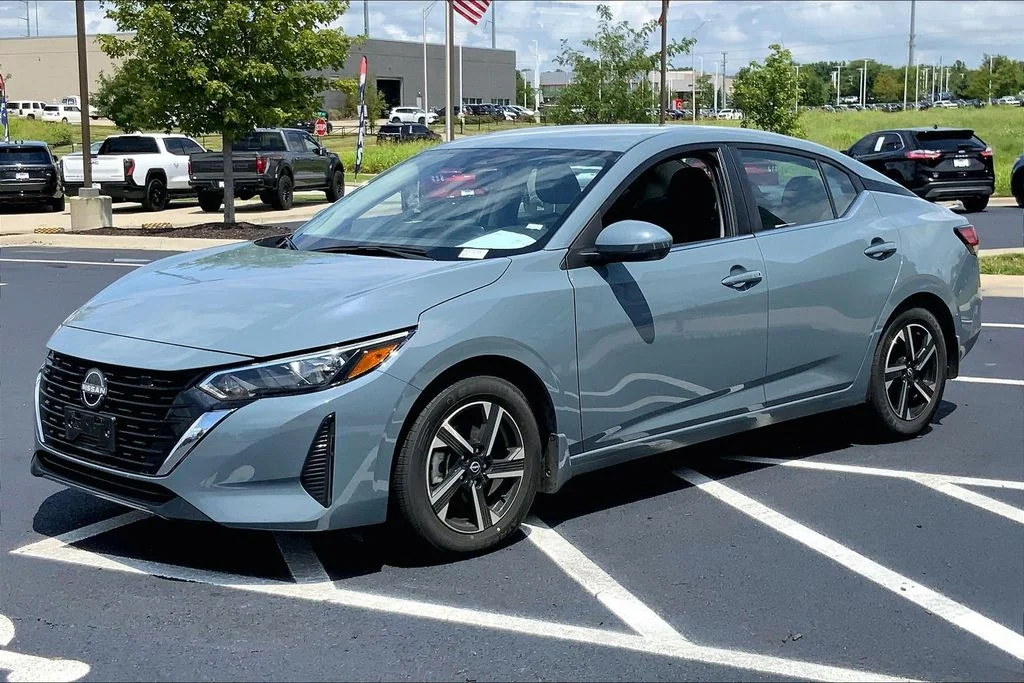 Used 2025 Gray Nissan SV image 5