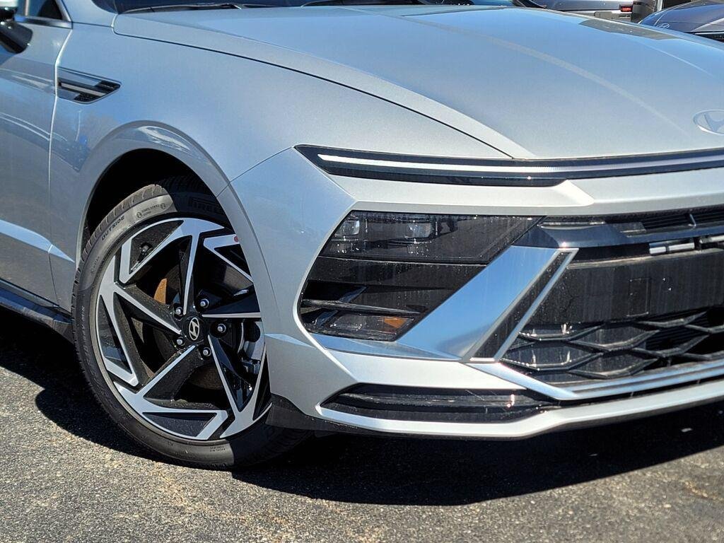 New 2026 Silver Hyundai SEL Sport image 3