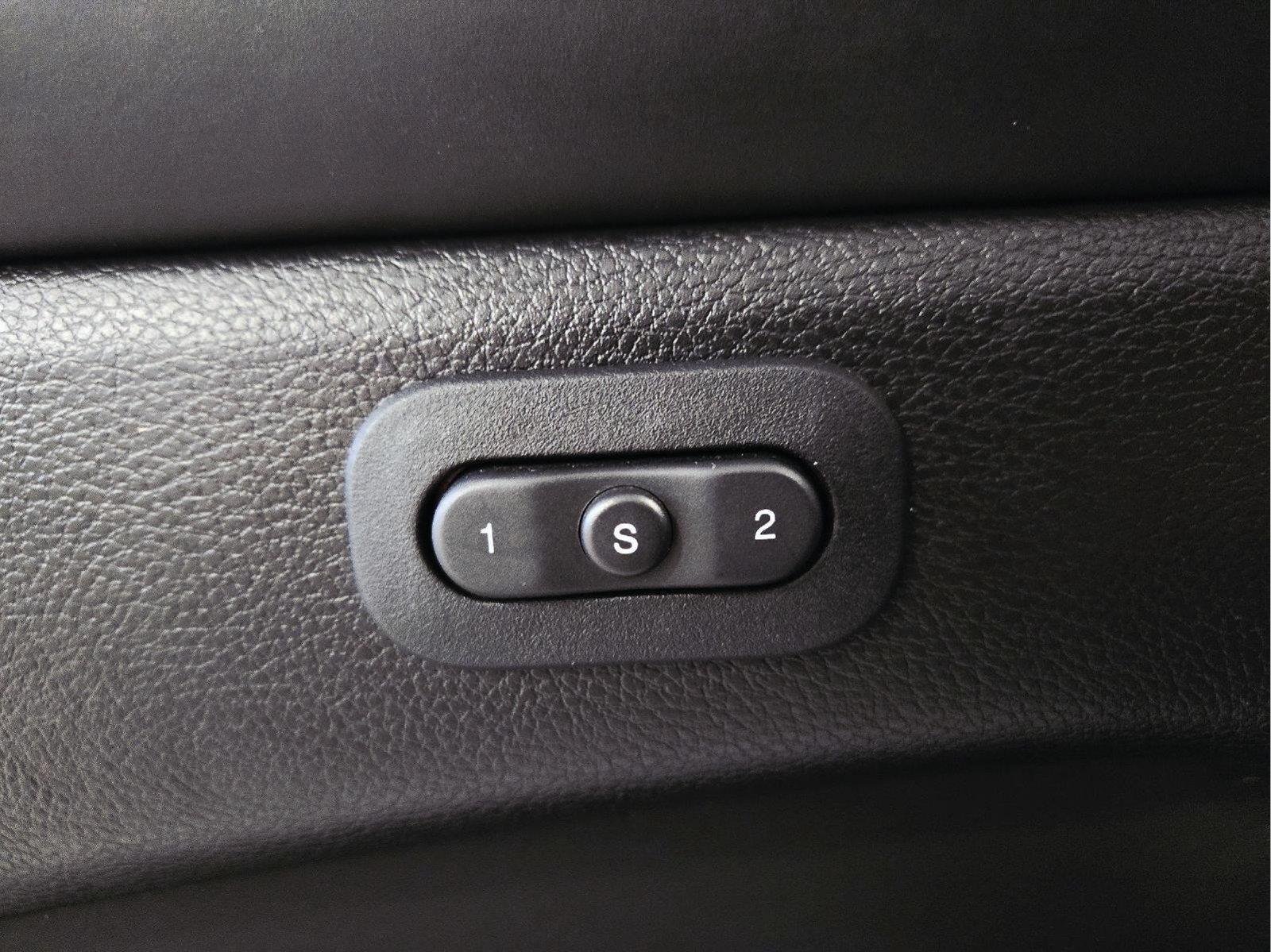 Used 2019 Diamond Black Jeep Overland image 13