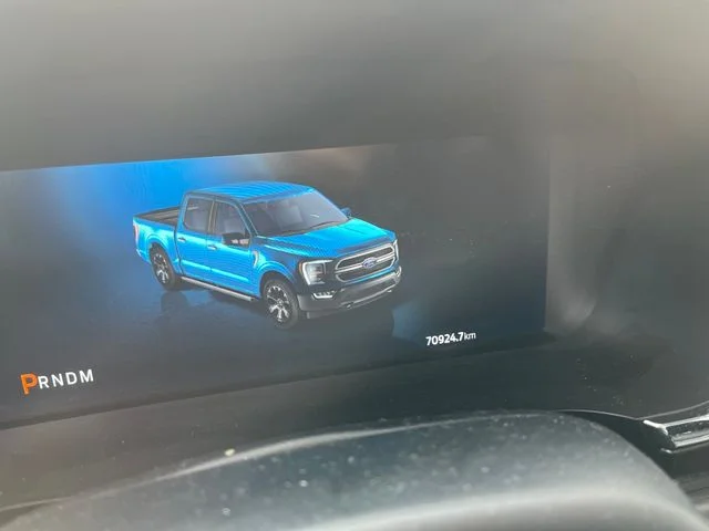 Used 2023  Ford Lariat image 2