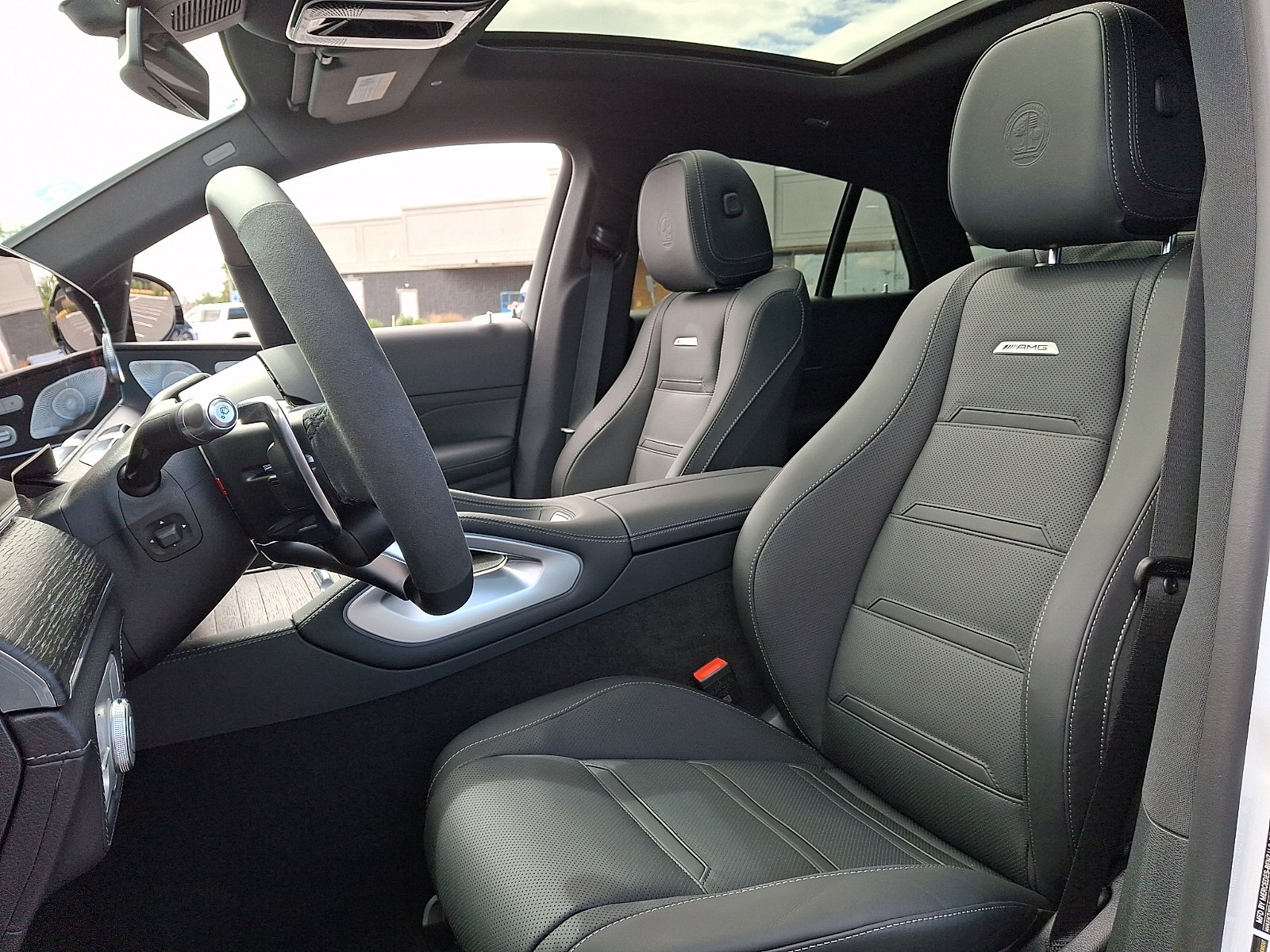 New 2027 MANUFAKTUR Moonlight White Metallic Mercedes-Benz AMG® GLE 53e 4MATIC+ Coupe image 11