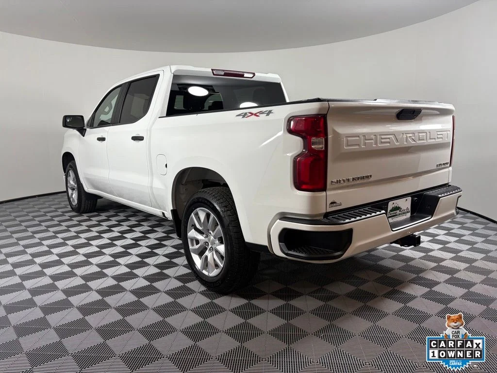Used 2021 White Chevrolet Custom image 12
