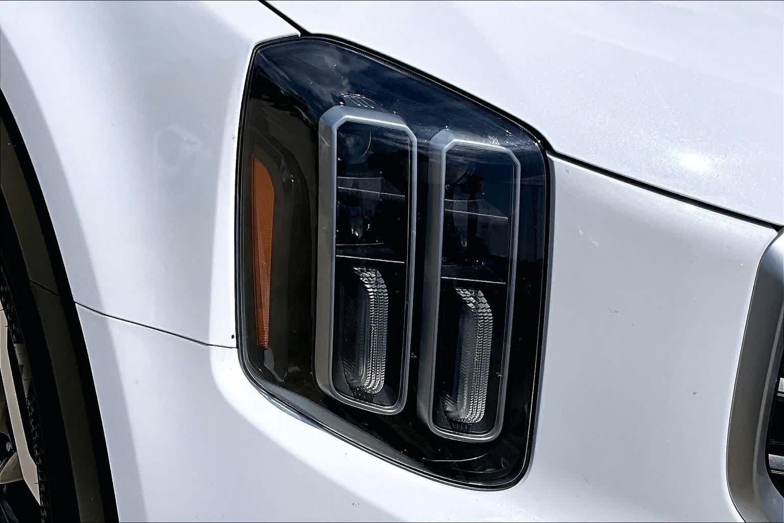 Used 2025 Glacial White Pearl Kia S image 25