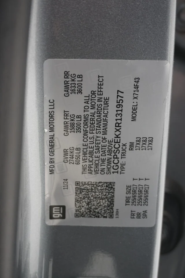 Used 2024 SILVER Chevrolet 2WD LT image 40