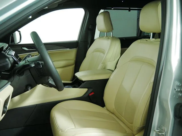 Used 2023 Silver Jeep Limited image 21