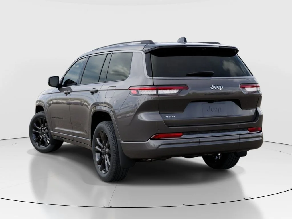 New 2026 Baltic Gray Metallic Clear-Coat Exterior Paint Jeep Limited Reserve image 3