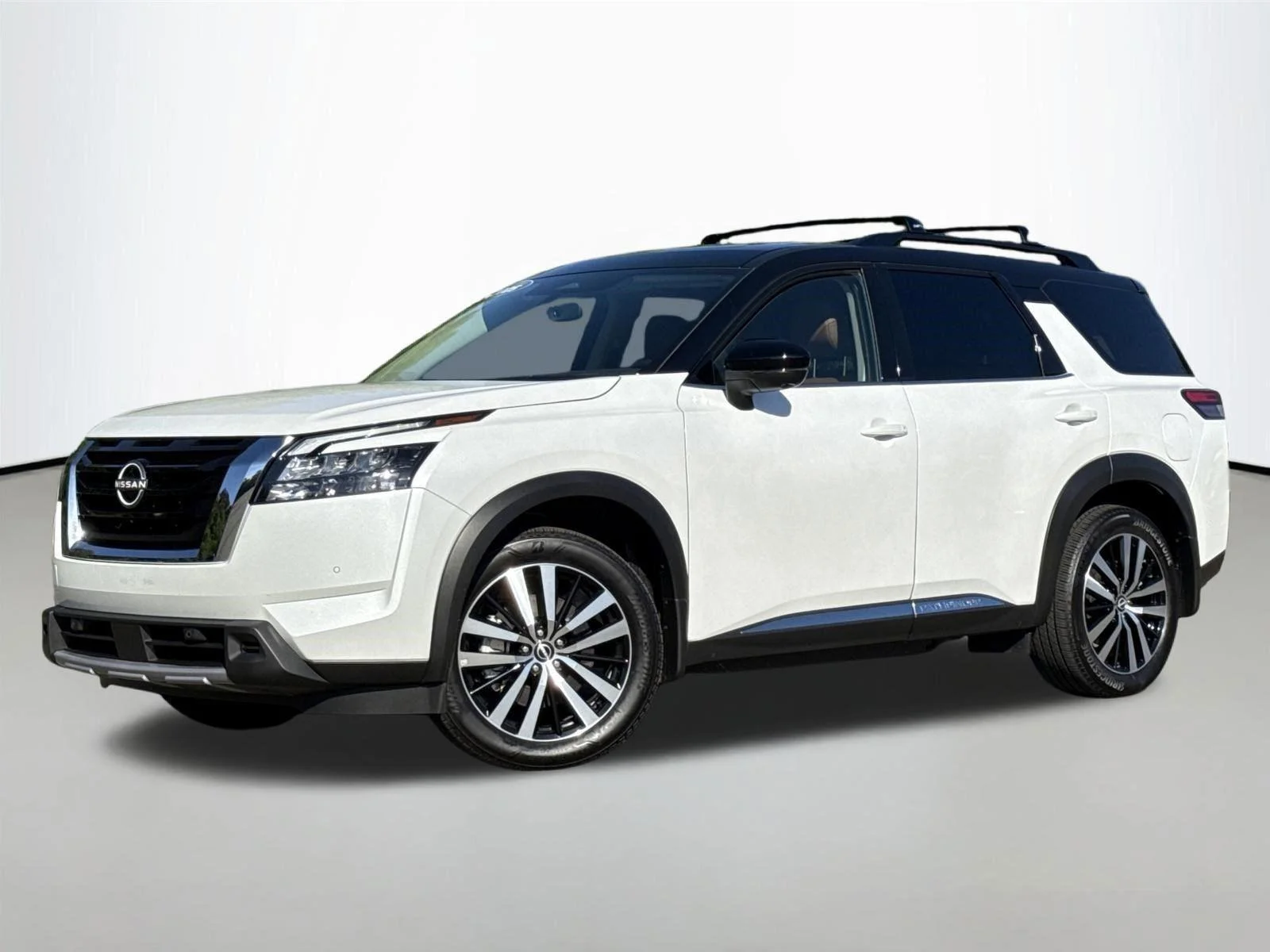 Used 2025 Everest White Pearl Tricoat/Super Black Nissan Platinum image 1