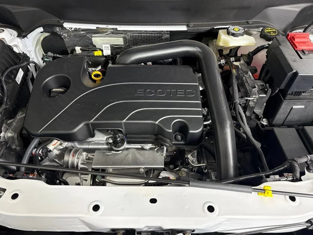 New 2027 Summit White Chevrolet LT image 44