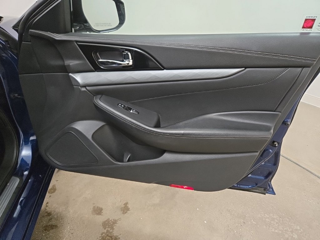 Used 2017 Deep Blue Pearl Nissan 3.5 SV image 26