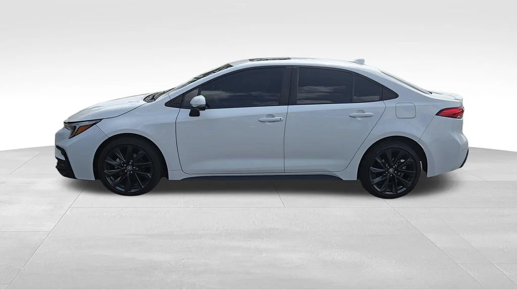 Used 2024 Ice Toyota SE image 5