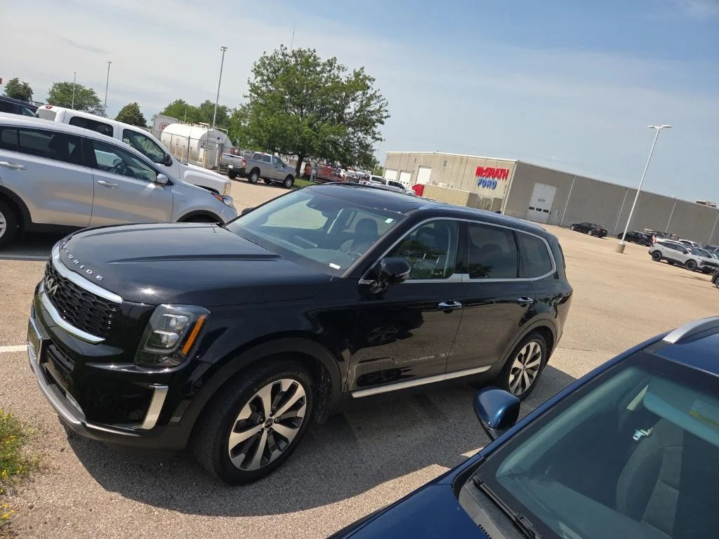 Used 2022 Black Kia SX image 4