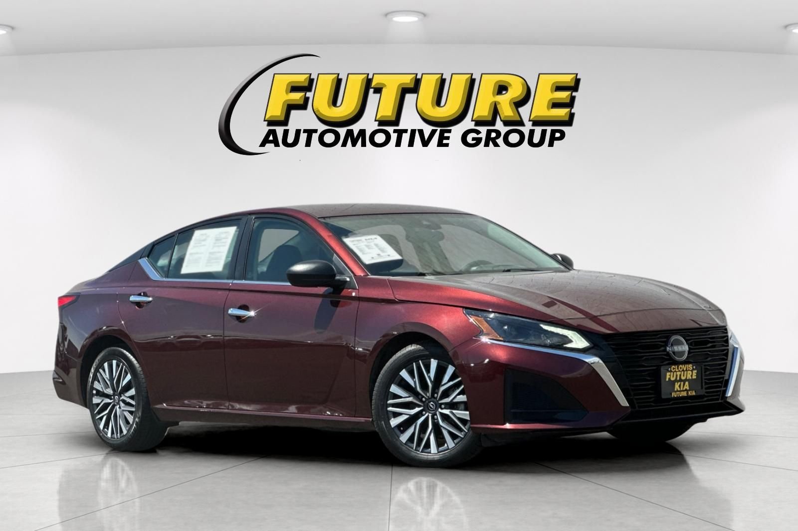 Used 2025 Red Nissan 2.5 SV image 1