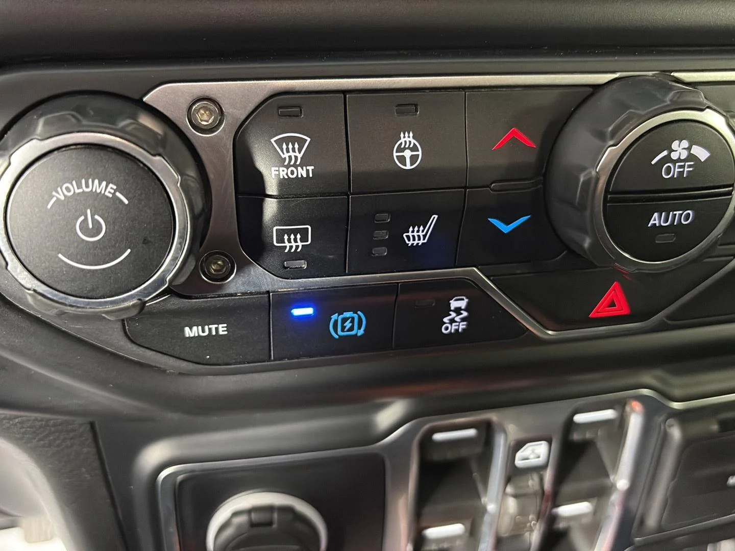 Used 2023 Sting-Gray Clearcoat Jeep Rubicon image 39
