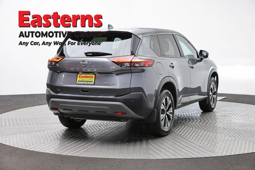 Used 2023 Gray Nissan SV image 5