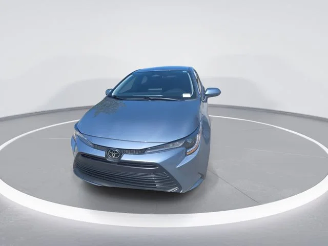 Used 2025  Toyota LE image 3