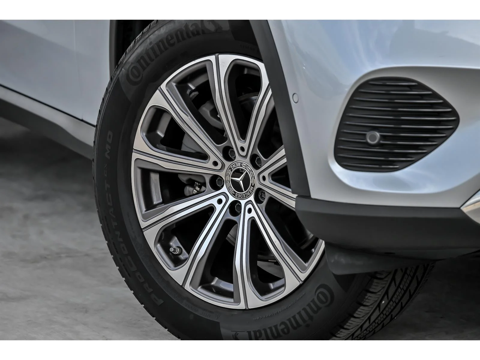 Used 2023 Silver Mercedes-Benz GLC 300 4MATIC® image 3