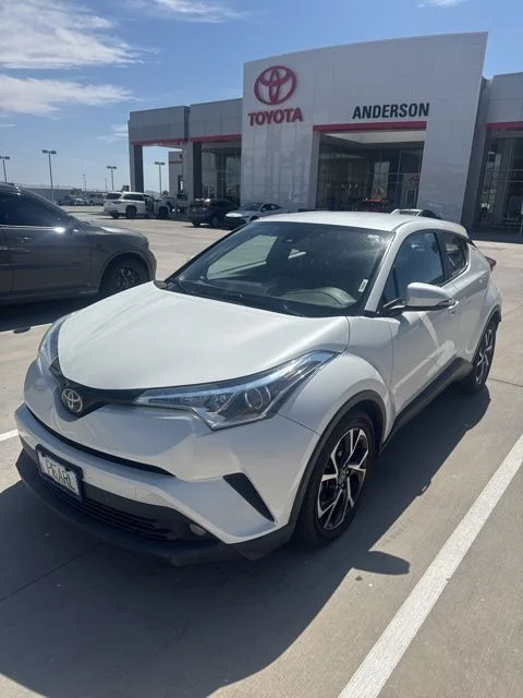 2018 Toyota C-HR XLE Premium's photo