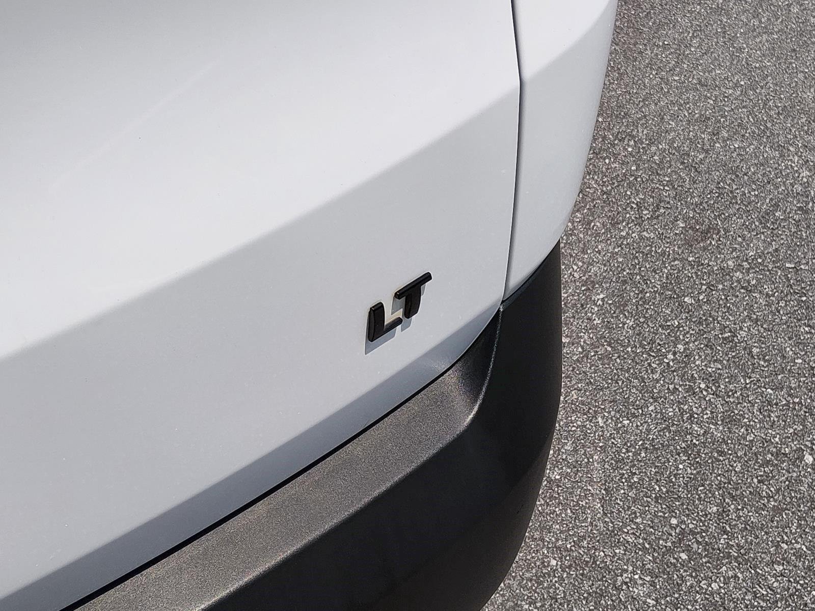 Used 2021 Summit White Chevrolet LT Cloth image 22