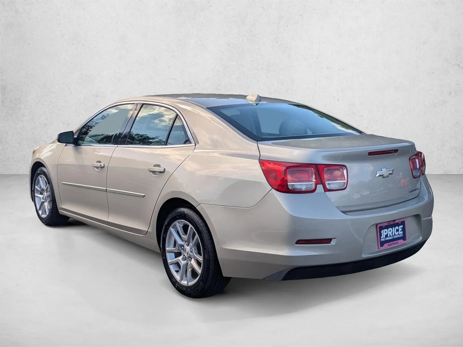 Used 2013 Champagne Silver Metallic Chevrolet LT image 8