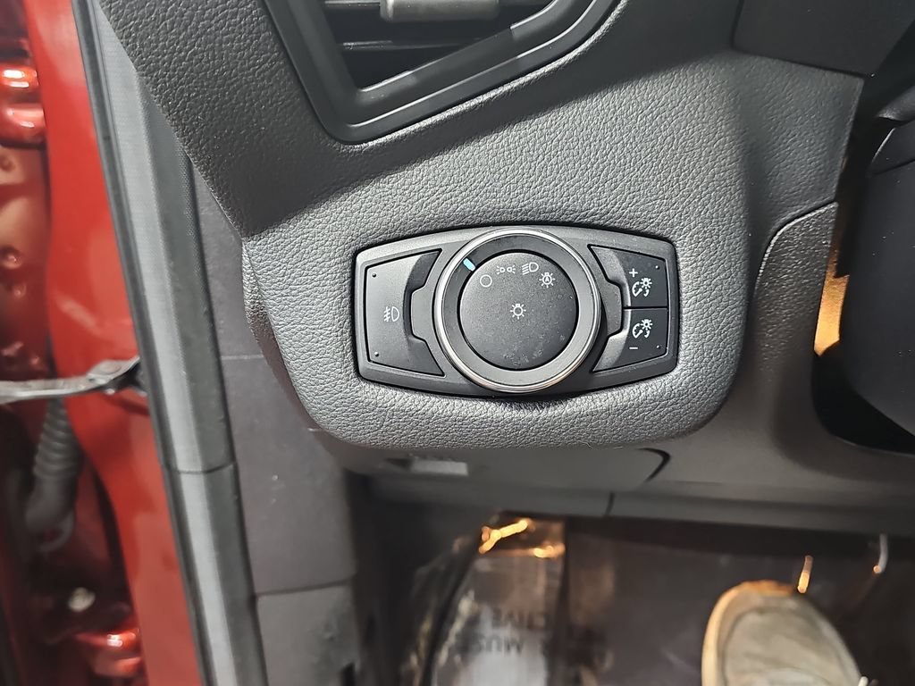 Used 2015 White Ford SE image 30