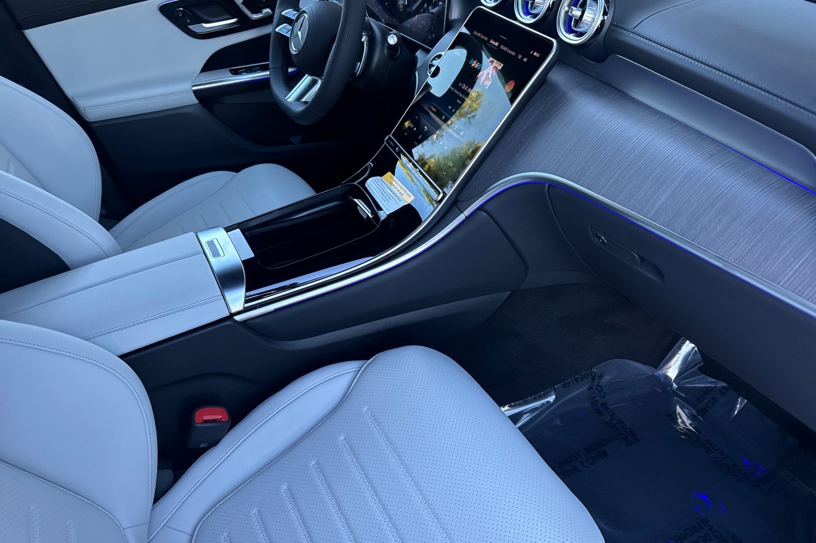 New 2027 Polar White Mercedes-Benz GLC 300 Coupe image 10