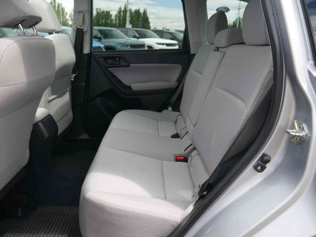 Used 2018 Silver Subaru 2.5i Premium image 12