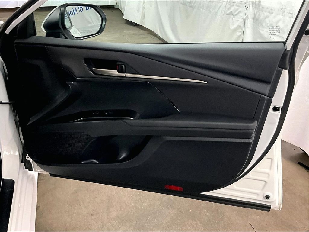 Used 2025 White Toyota LE image 11