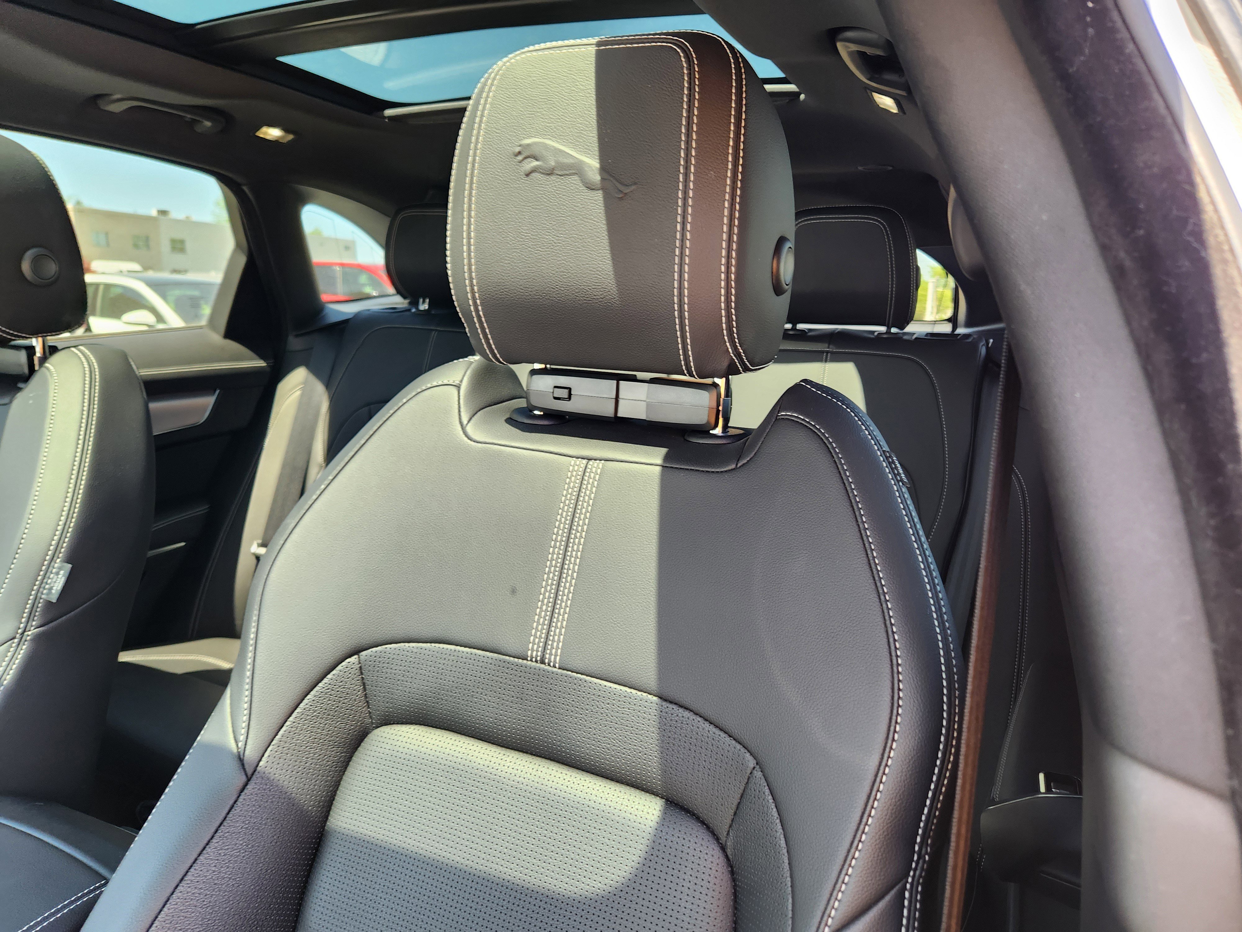 2024 Jaguar F-PACE R-Dynamic S - Photo 11