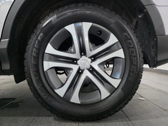 Used 2017 Silver Toyota LE image 23