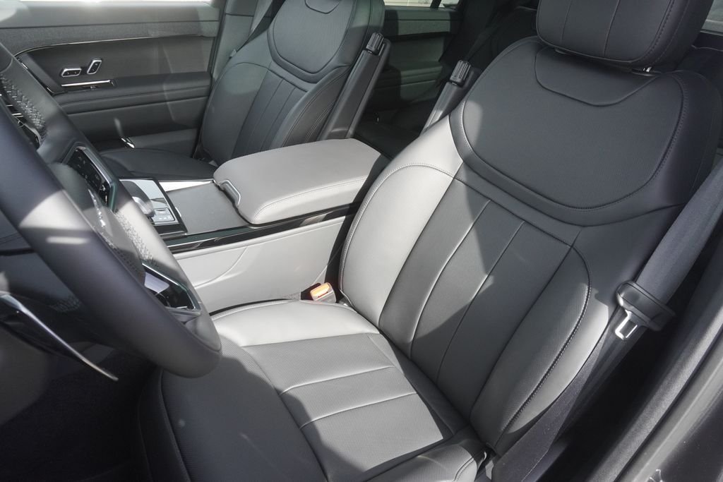 New 2026 Carpathian Grey Land Rover SE image 20
